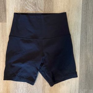 Size 4 lululemon align biker shorts!